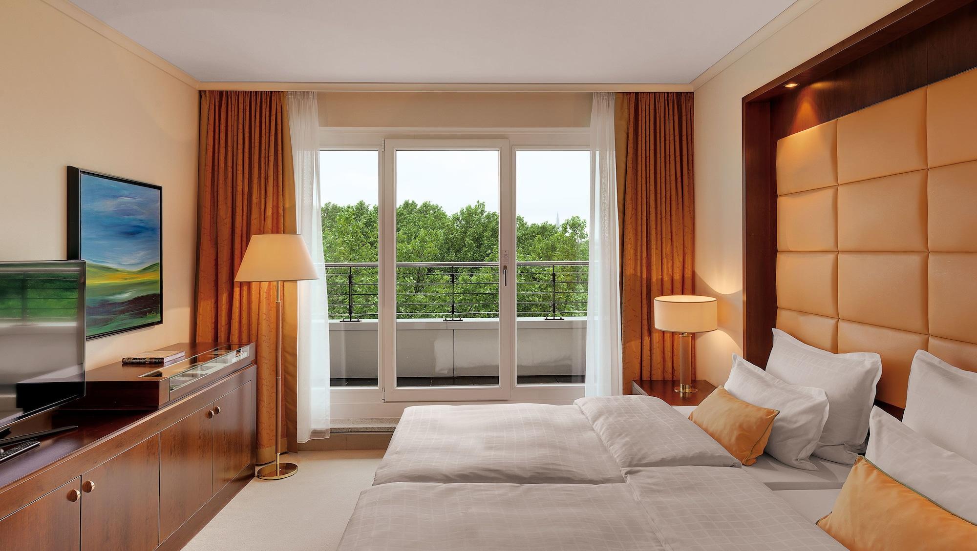 Grand Elysee Hamburg Exterior photo A room at the hotel