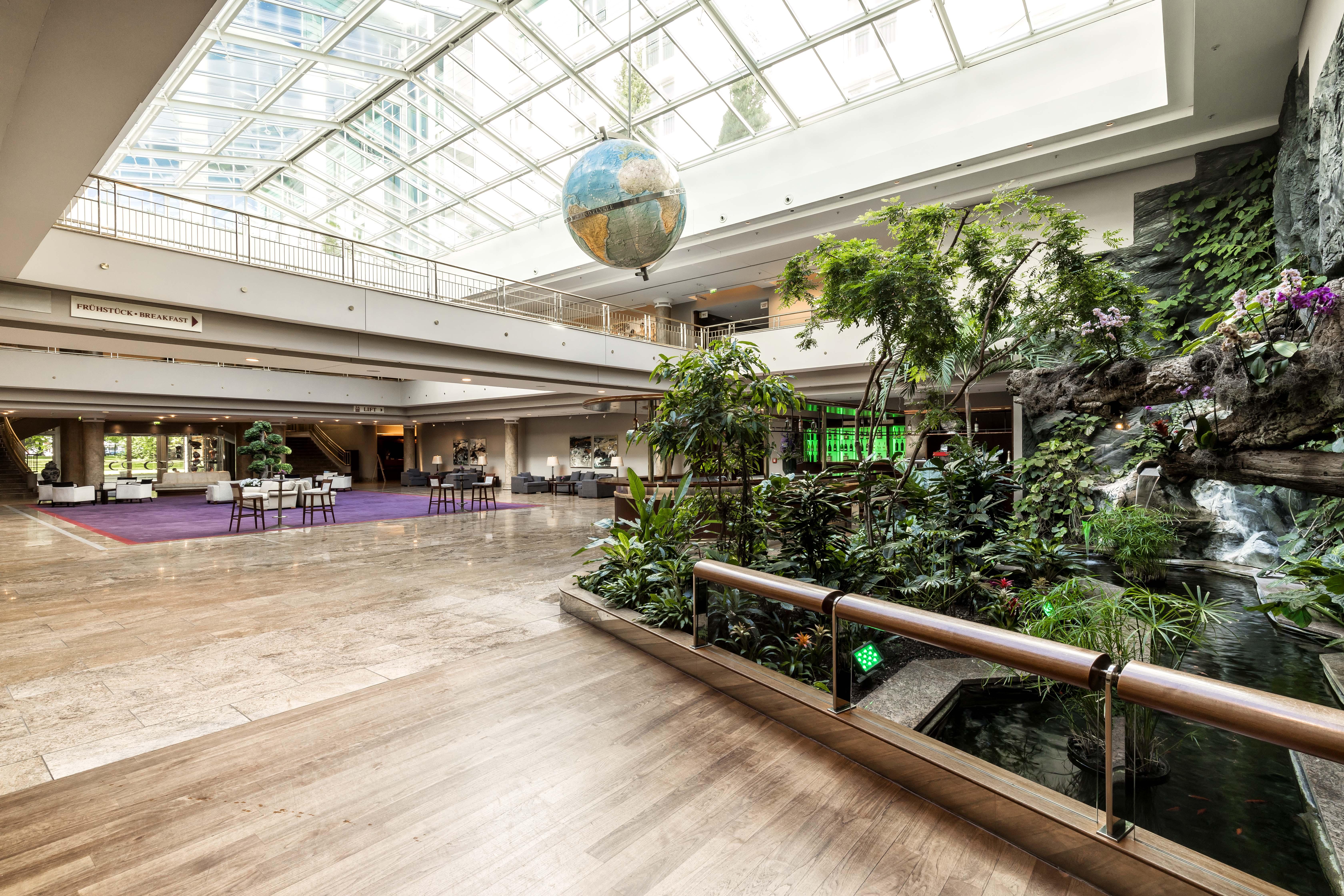Grand Elysee Hamburg Exterior photo Lobby