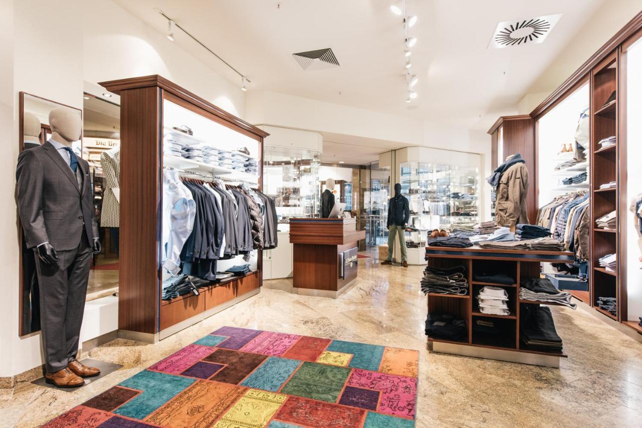 Grand Elysee Hamburg Exterior photo A carpet in a shop