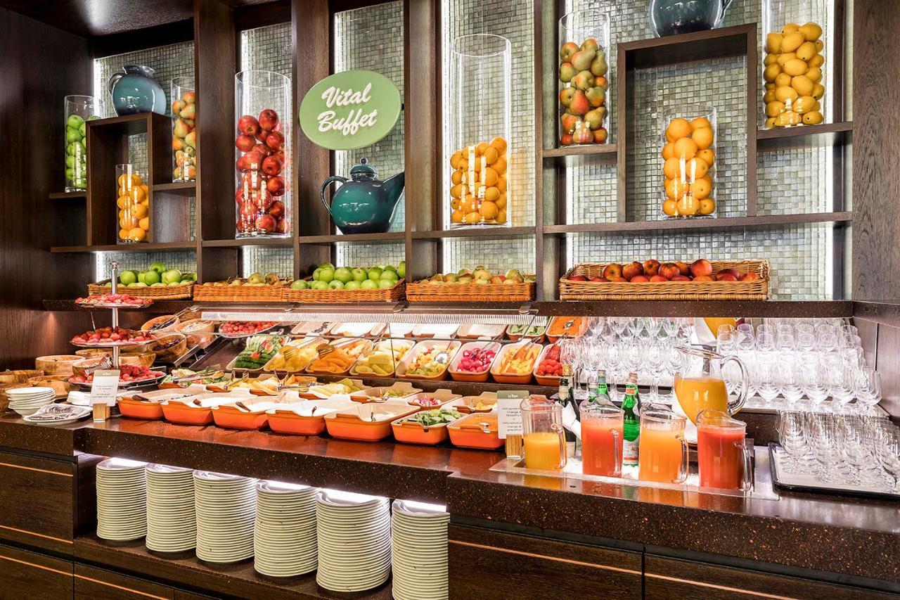 Grand Elysee Hamburg Exterior photo A salad bar